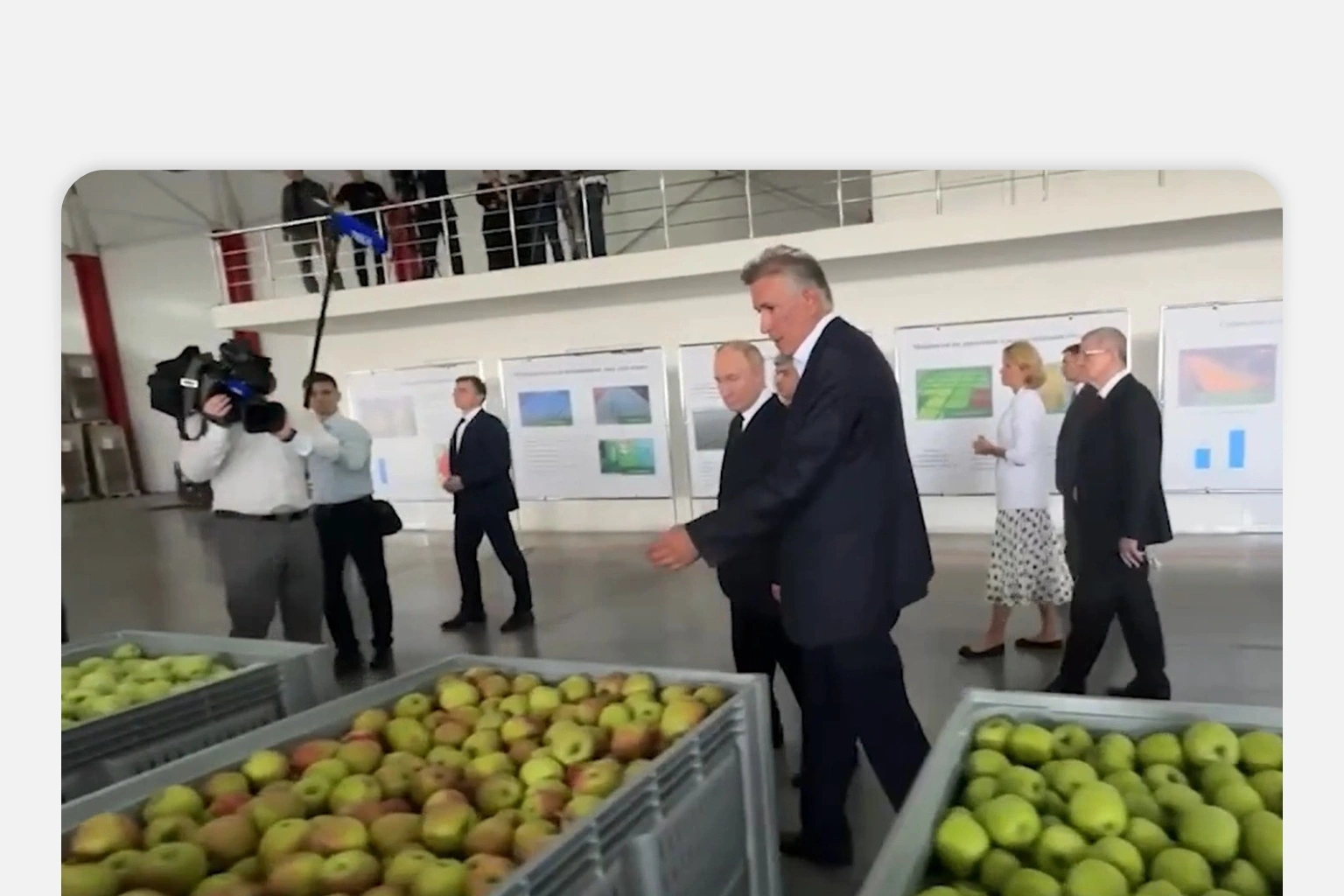 Путину показали яблоки в контейнерах «Ай-Пласт»
